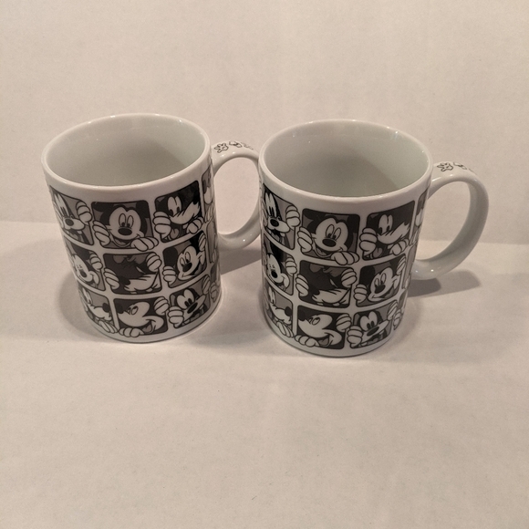Mickey And Goofy Disney Black And White Mugs NEW - Picture 1 of 6